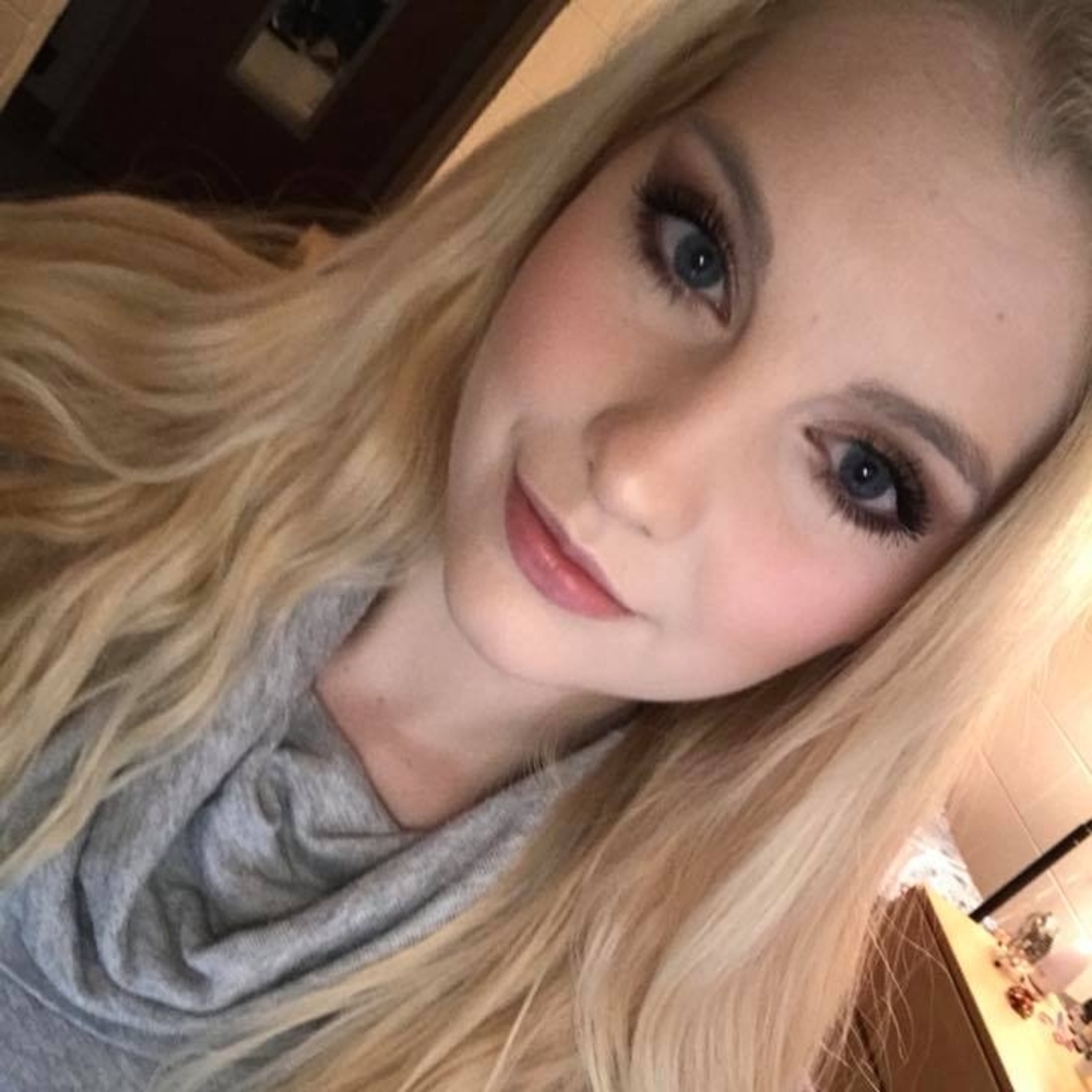 Meet your Posher, Elise